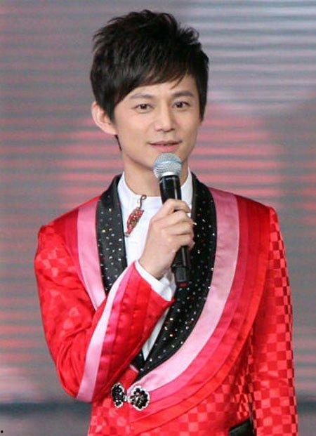 娱乐爆料何炅视频大全最新,笑点满满，温馨瞬间大盘点